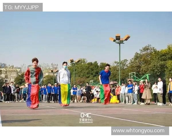 足球换装大挑战，化身球星体验赛场激情，打造属于你的胜利时刻